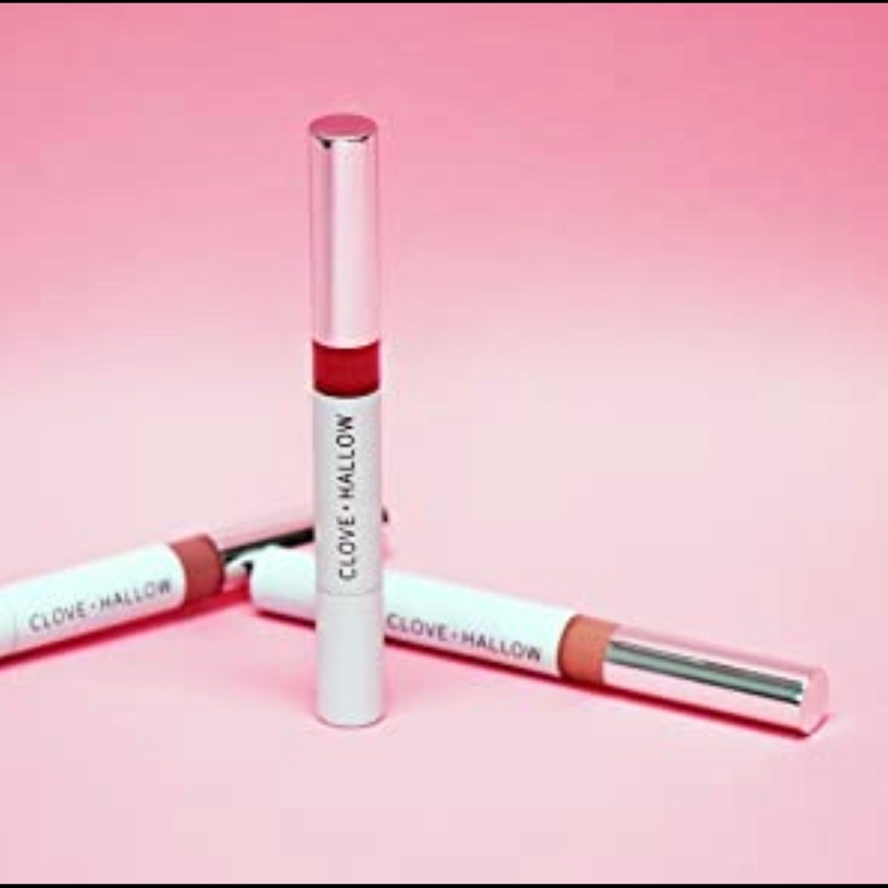 💯CLOVE + HALLOW Lip Glaze in Spicy color🌟